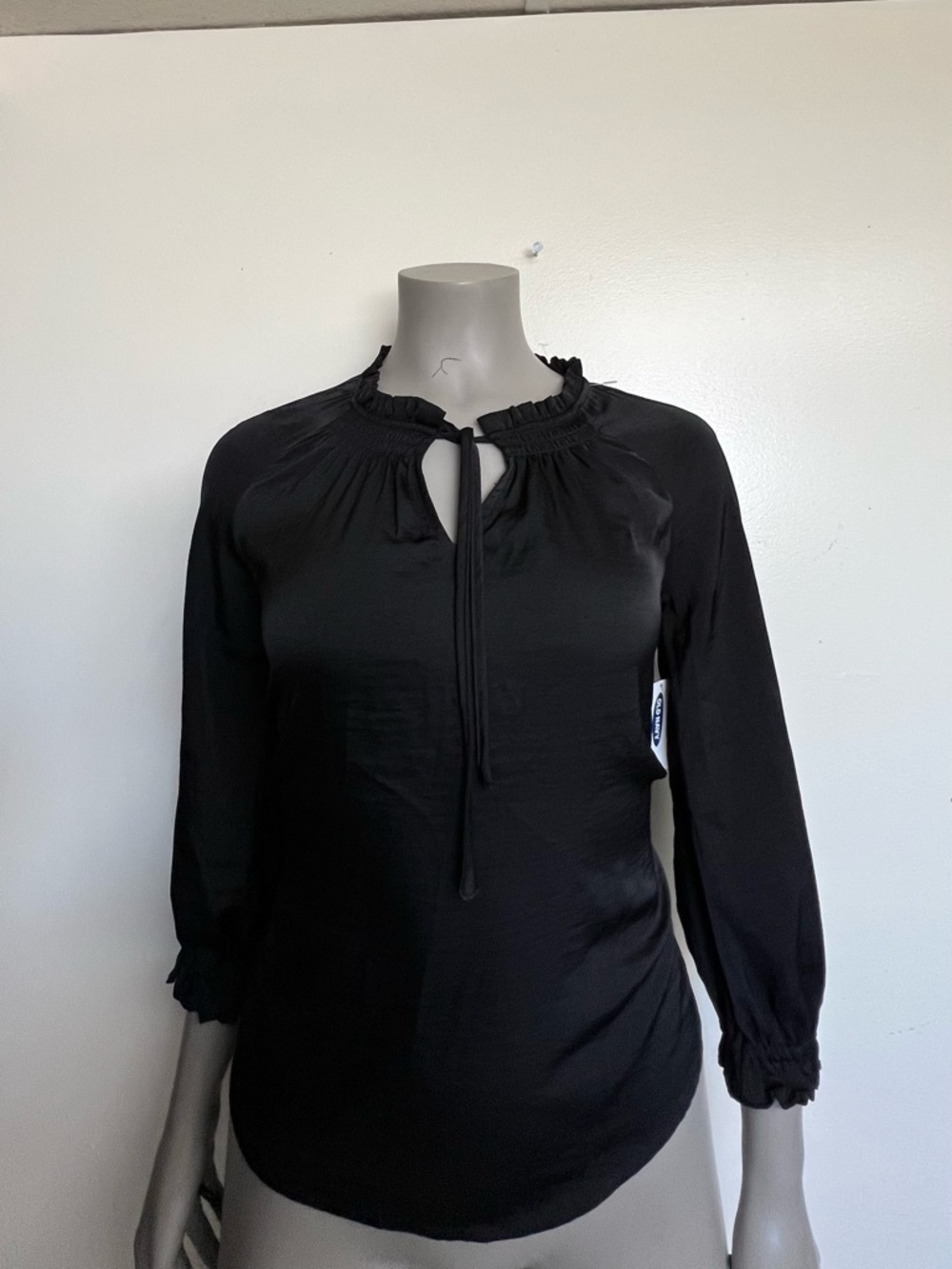 Old Navy Black Long-Sleeve Tie-Neck Blouse